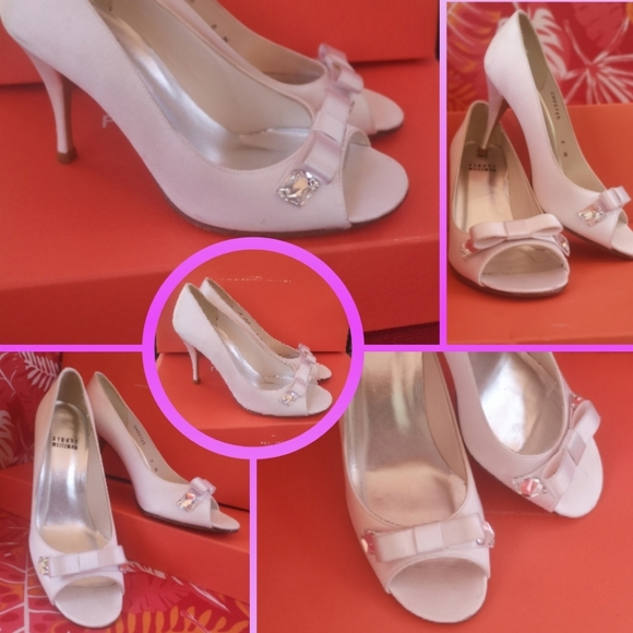 Classy pair of Stuart Weitzman pumps - Picture 1 of 14